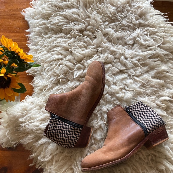 Root Collective Espe Boots in Midnight - Picture 10 of 10